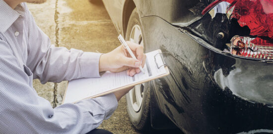 車をぶつけた際の傷やへこみがあると買取り査定で減額になるの？